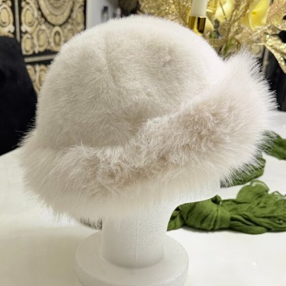 Women’s Elegant Ivory Faux Fur Winter Hat - Picture 3 of 6